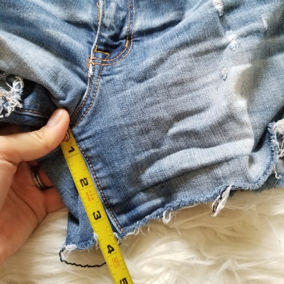American Eagle Distressed Hi Rise Shortie - Picture 5 of 8